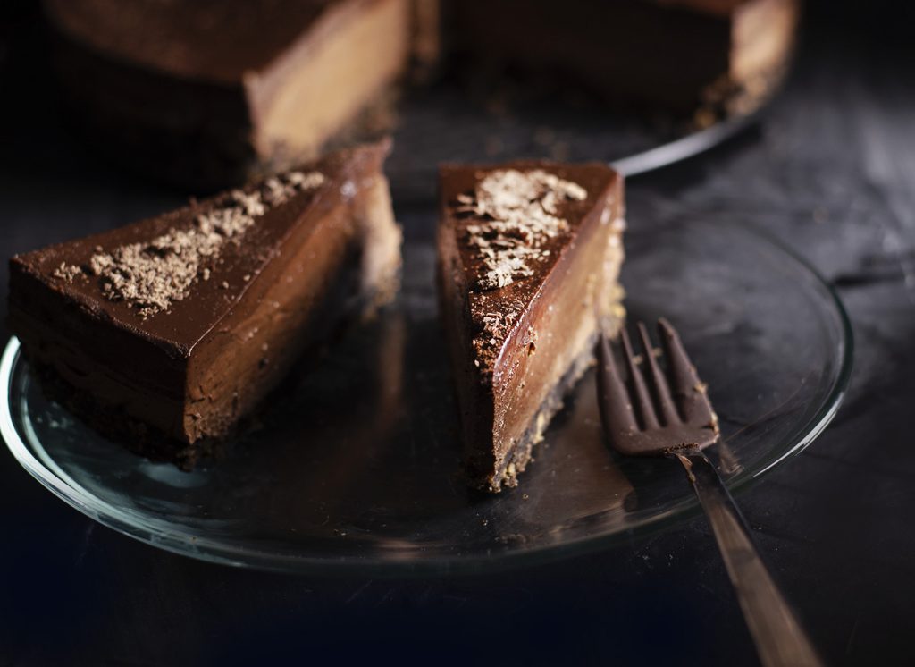 prăjitura cu cremă de brânză, cheesecake cu cafea si ciocolata