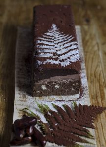 Prăjitura cu Biscuiți tip Eugenii, aromată cu nuci pralinate